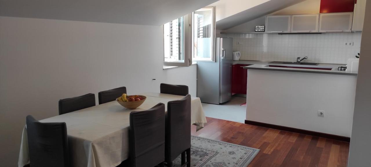 Luxury City Centre Apartment With Stunning View Omis Exterior photo